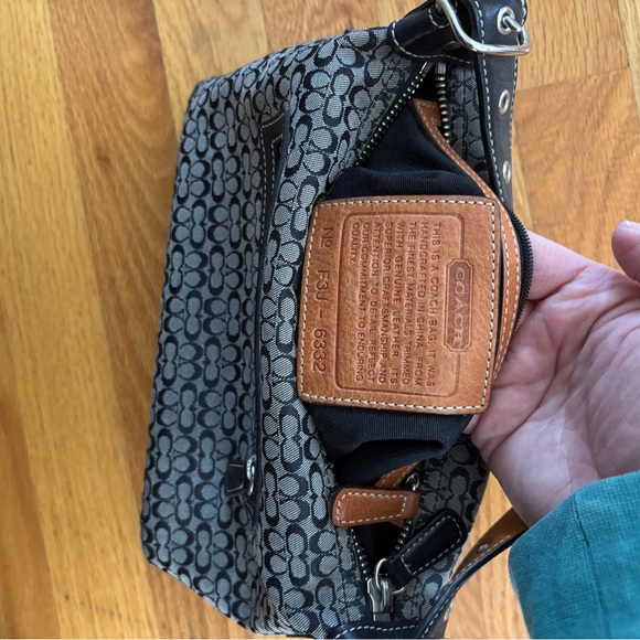 Coach Signature black and gray Shoulder Bag - Picture 3 of 3